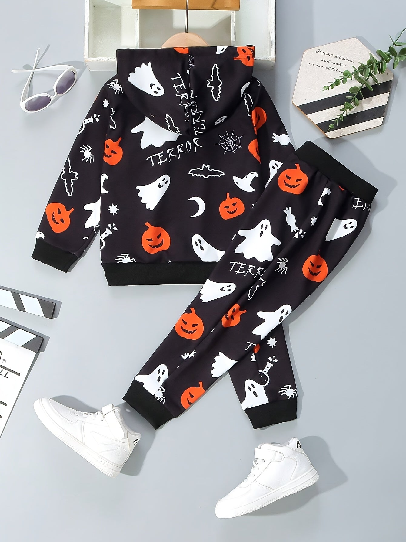 Boys' 2-Piece Halloween Outfit, Long Sleeve Hoodie and Sporty Pants Set, Cartoon Skull Print, Casual Loose Fit, Round Neck.